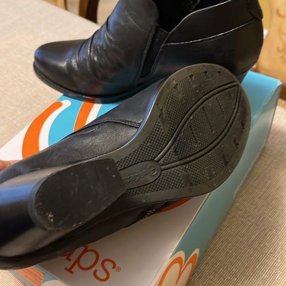 Baretraps women’s ankle bootie - Picture 4 of 4